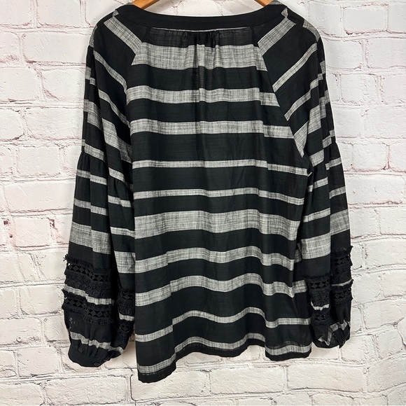 Women’s navy Blue Gray striped size large Sleeve puffy statement Relaxed Blouse - Picture 6 of 8